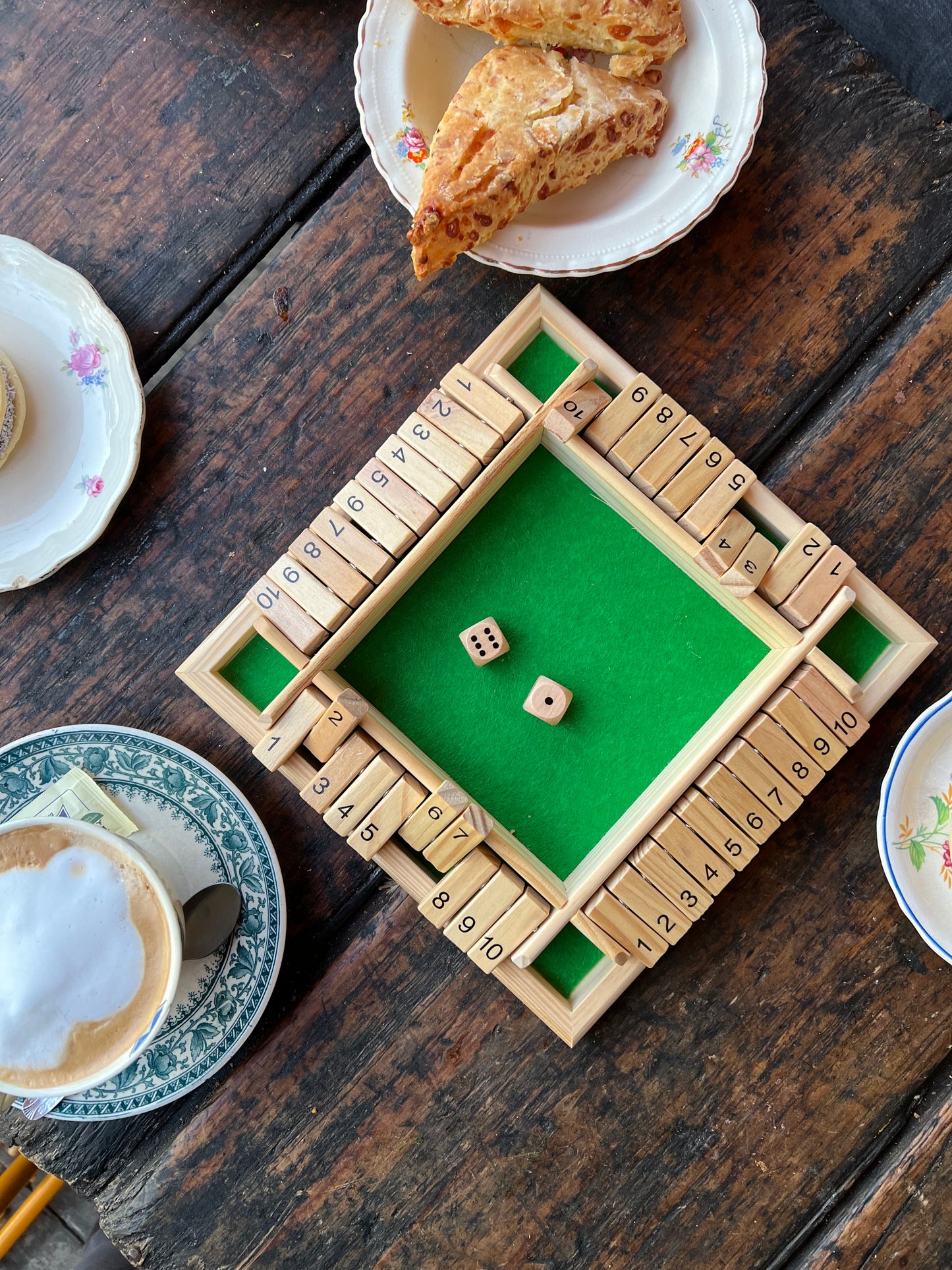 SHUT THE BOX - "Cierra la caja"